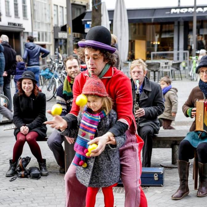 Yanimo - Straattheater en circus